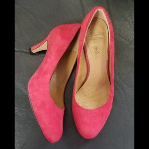 Red sandals *Pick me Dorothy*